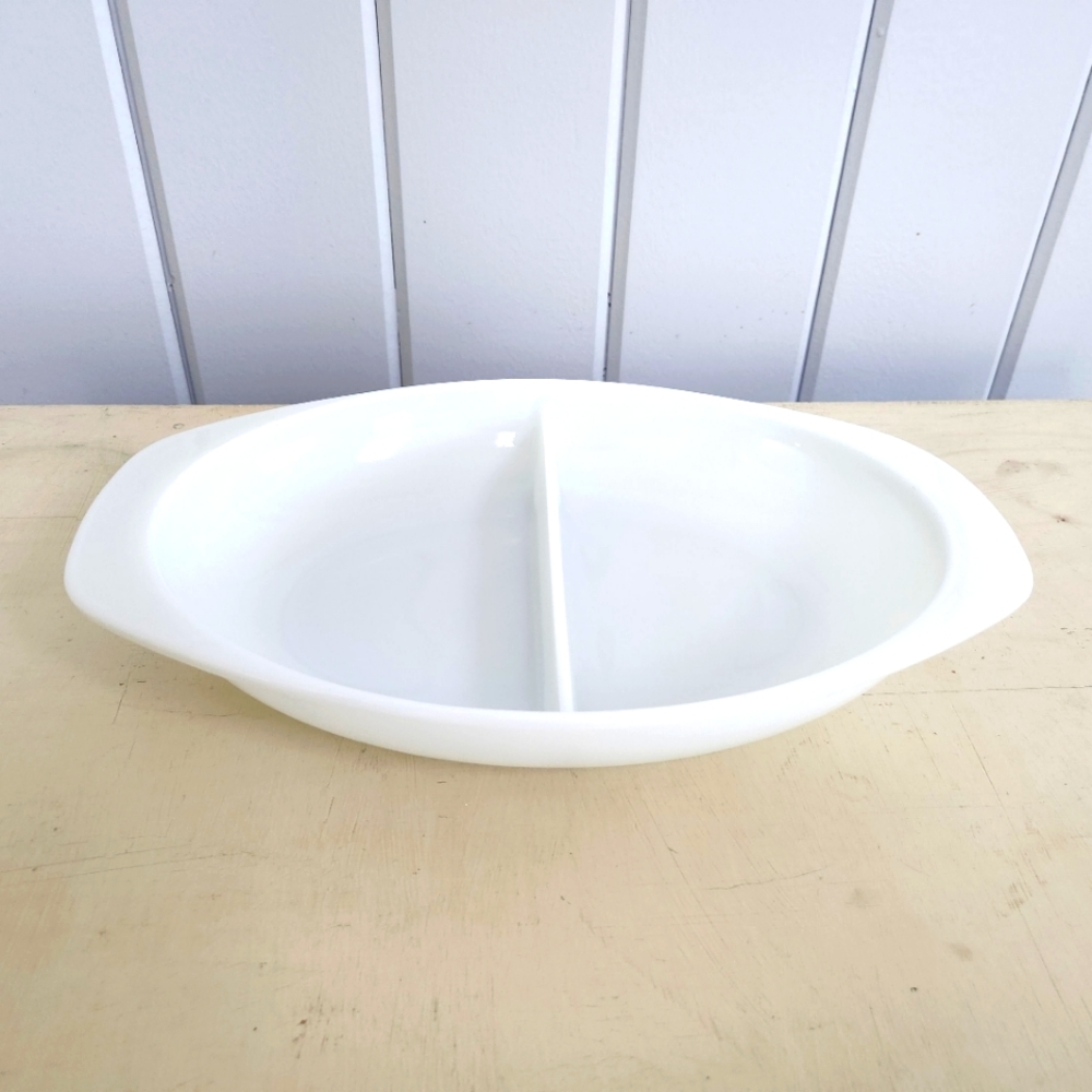 Vintage Pyrex Milk Glass Serving/Casserole Dish #1063